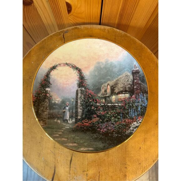 HOMETOWN HOSPITALITY Plate Home is Where the Heart Is Thomas Kinkade Knowles (51 - Picture 1 of 4